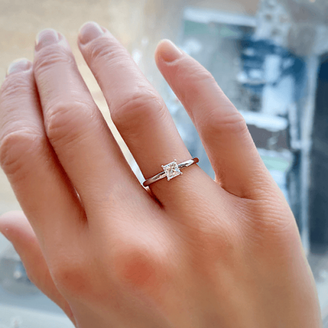 Princess cut diamond engagement ring - Photo 1