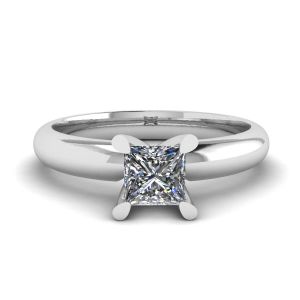V-style Classic Setting Ring with Square Diamond