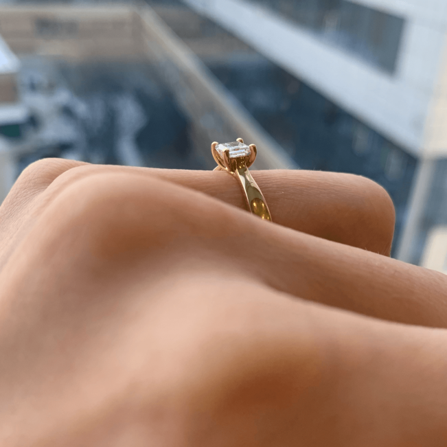 18K Yellow Gold Ring with Princess Cut Diamond - Photo 4