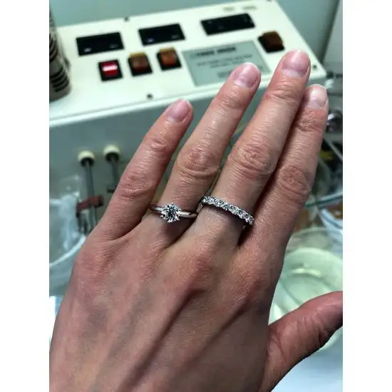 Round diamond 6 prong engagement ring in white gold Style 1000
