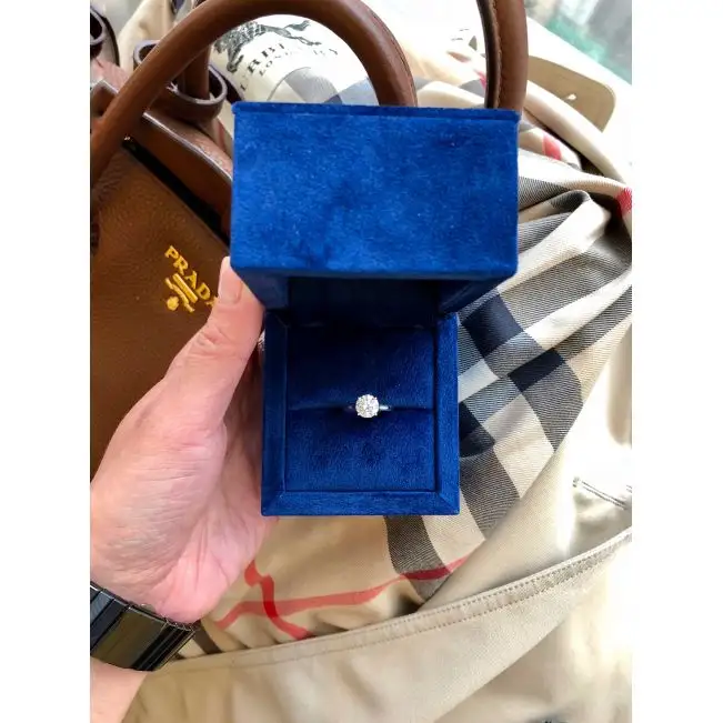 Classic Diamond Ring with One Diamond in Rose Gold - Photo 5