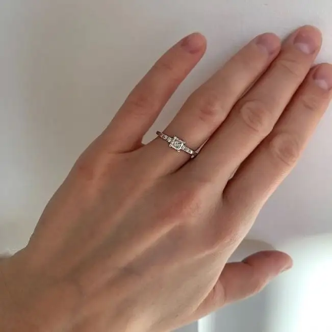 Princess Cut Diamond Ring with 3 Small Side Diamonds Rose Gold - Photo 7