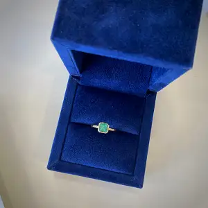 Stylish Square Emerald Ring in 18K White Gold - Photo 5