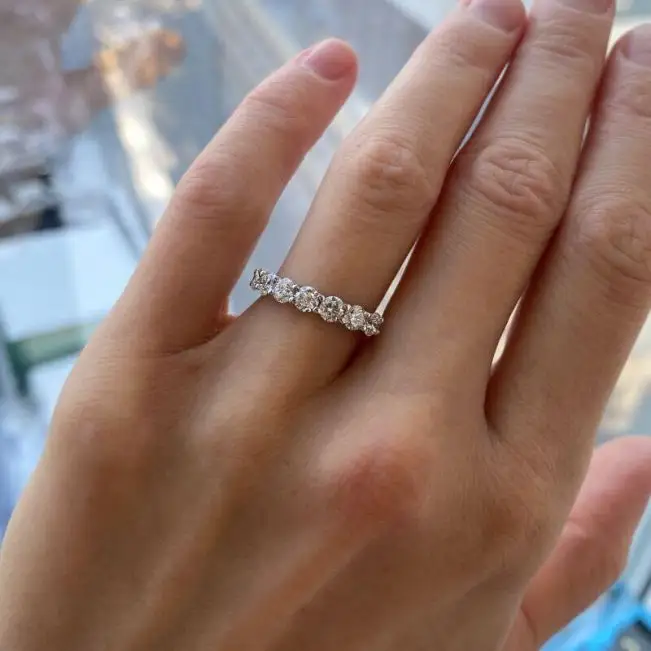 Classic Seven Round Diamond Ring White Gold - Photo 4