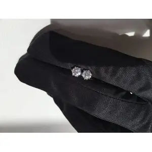 Classic Diamond Stud Earrings in 18K  Yellow Gold - Photo 5
